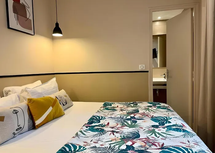 Hotel Lilas Blanc Parigi